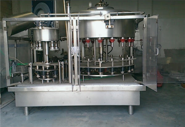 Påfyllningsmaskin för parfymflaskor med negativt tryck på 10 huvud